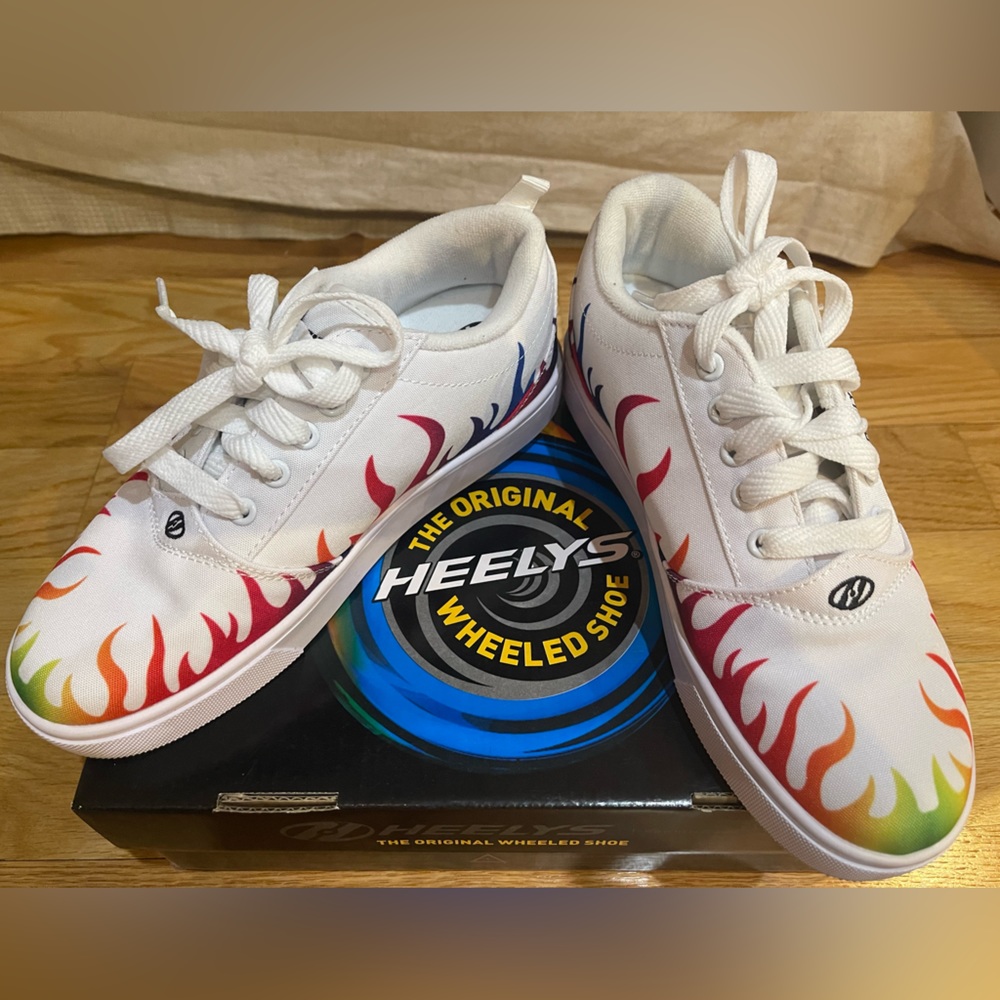 Girls heelys wheeled shoe
